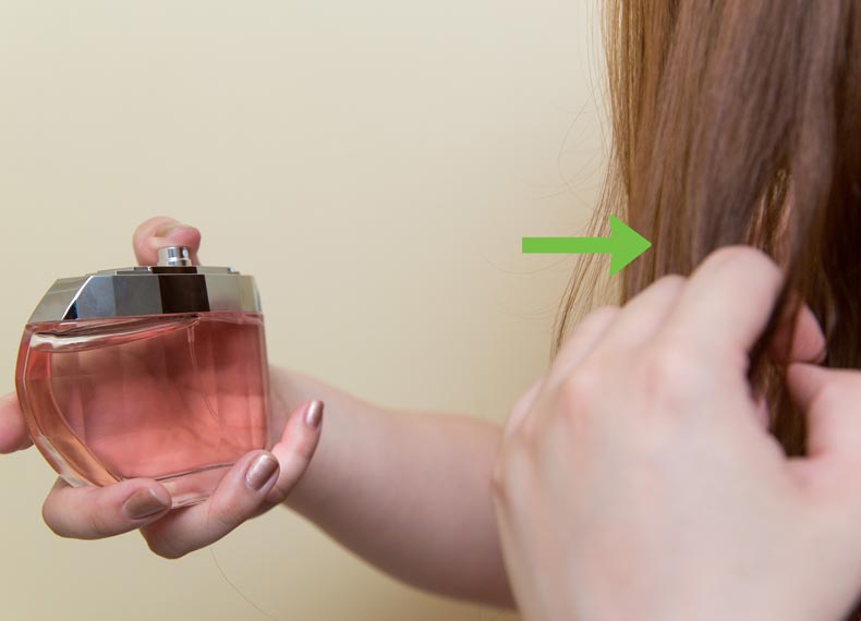 عطر زدن به مو